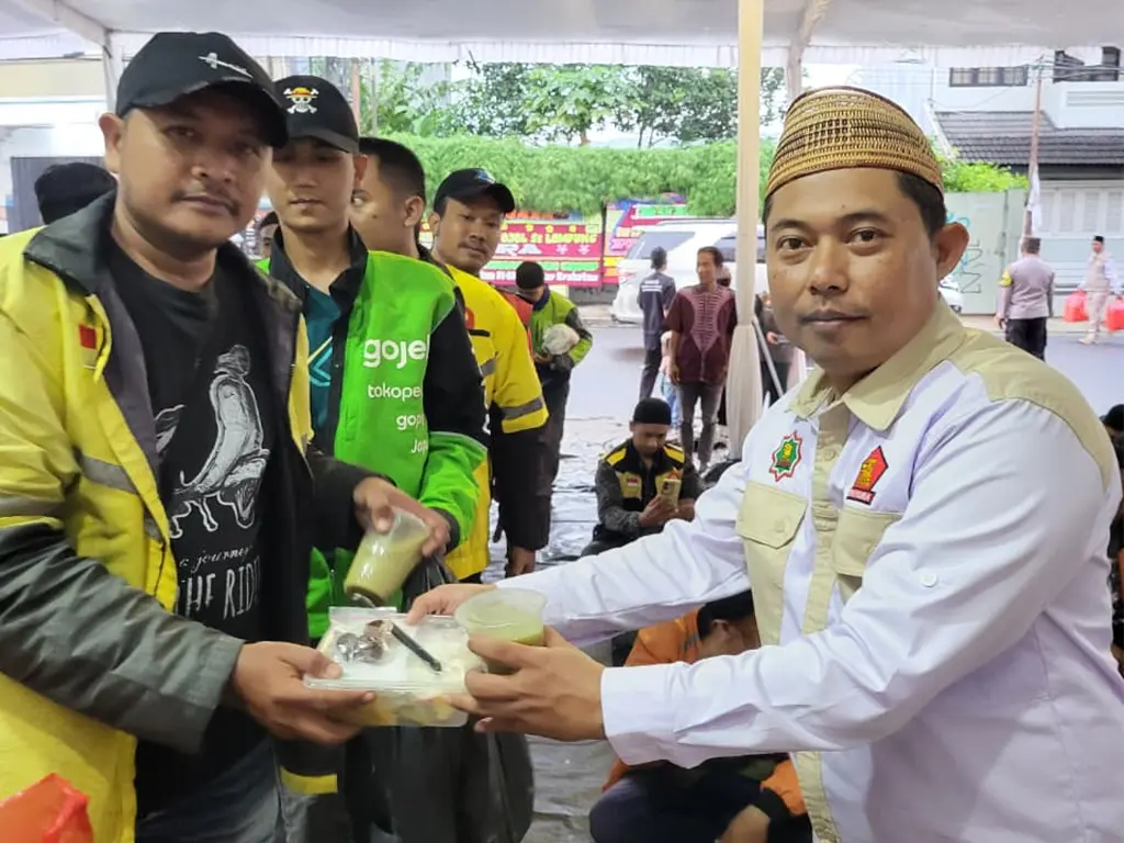 PD GEMIRA Lampung kembali menunjukkan kepedulian sosial dengan menggelar kegiatan buka puasa bersama yang melibatkan sekitar 1.000 pengemudi ojek online di Kota Bandar Lampung, 28 Februari 2026. Organisasi ini merupakan sayap dari Partai Gerindra.